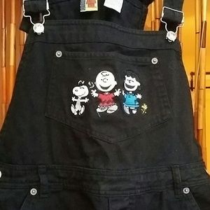 Snoopy black overall shorts