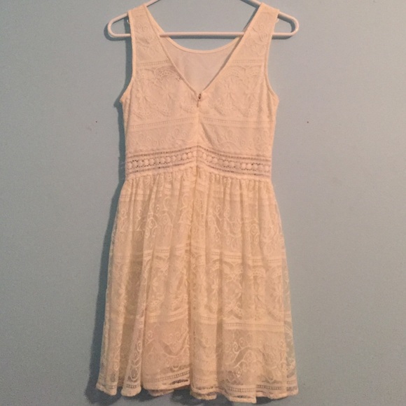 Beautiful white lace dress💋 - Picture 3 of 3