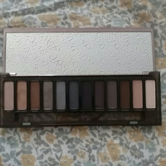Urban decay smokey pallete