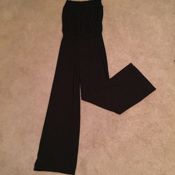 🚫SOLD IN BUNDLE!🚫Super sexy tube top jumpsuit - Picture 2 of 4