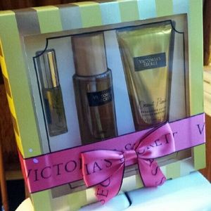 Victoria's Secret Coconut Passion gift Bundle