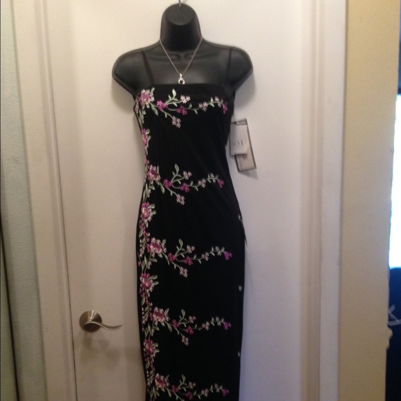 Dress - Picture 2 of 3