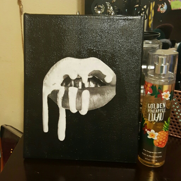 Kylie Jenner Cosmetics Logo - Picture 2 of 4