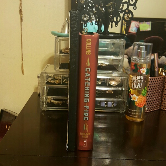 Kylie Jenner Cosmetics Logo - Picture 3 of 4