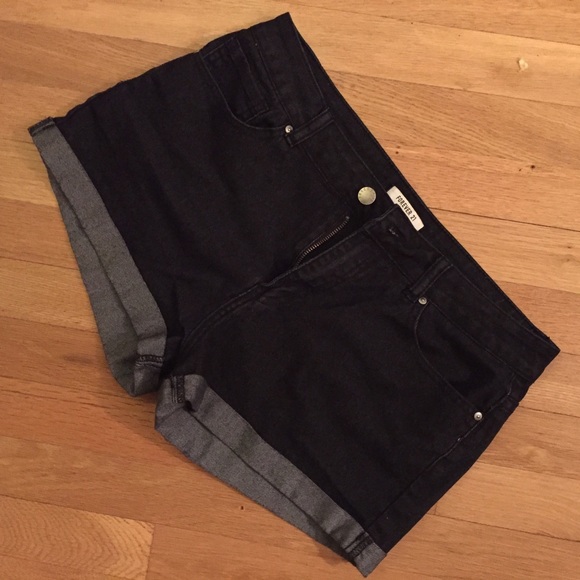 Forever 21 Denim Shorts (Size 31)