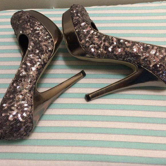 Heels - Picture 2 of 3