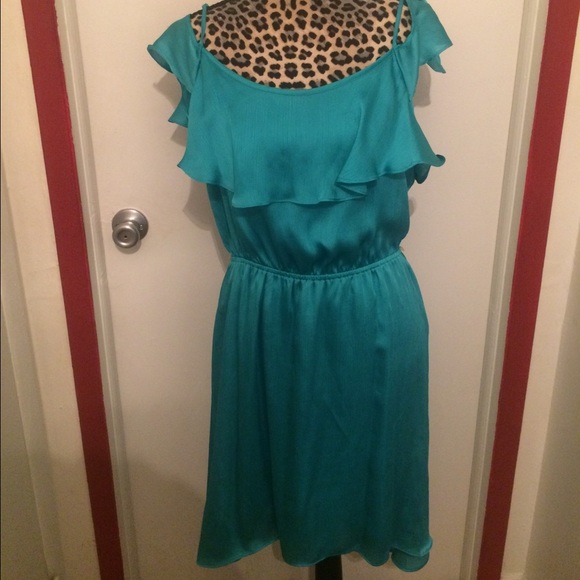 GREEN DRESS - Picture 2 of 3