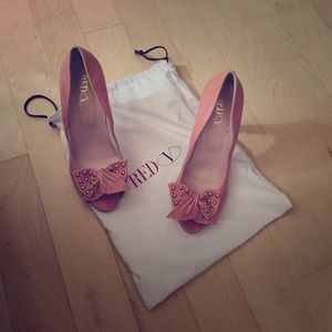 Pink open toe pumps!