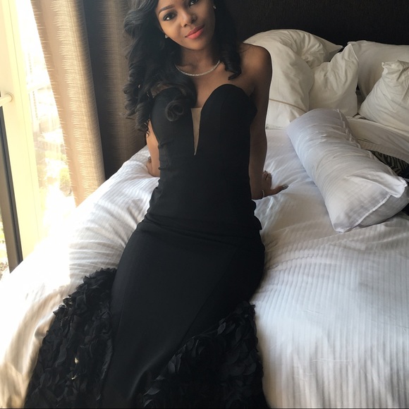 Beautiful black prom dress - Picture 2 of 4