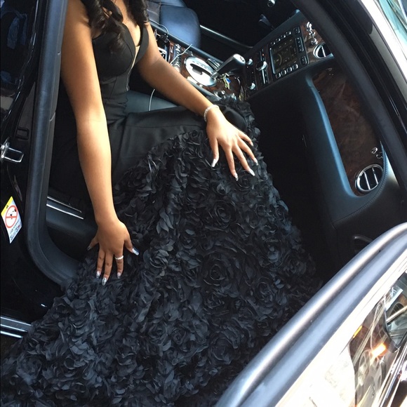 Beautiful black prom dress - Picture 4 of 4