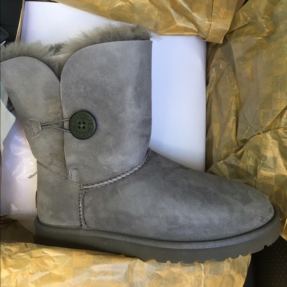 UGG Bailey Button