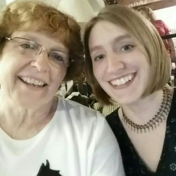 Meet your Posher, Julie - Picture 3 of 4