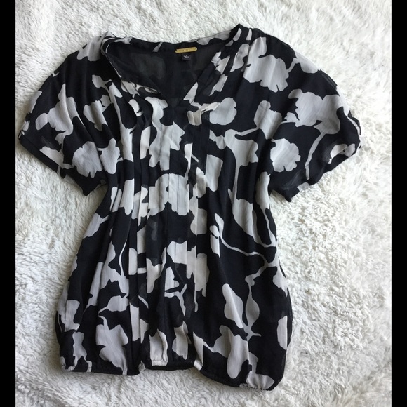 💫 lovely black and white blouse