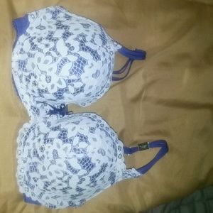 Never worn Victoria's Secret Bra