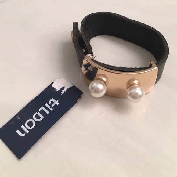 Pearl cuff leather bracelet