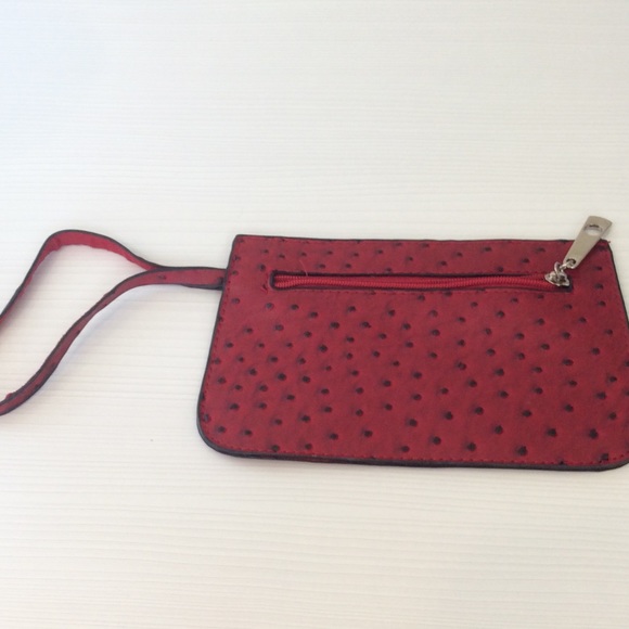 Black spotted red wristlet