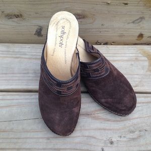 Size 7.5 Softspots clogs in brown