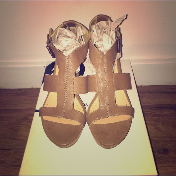 🍃Like New!!🍃Nine West Coffee cork wedges