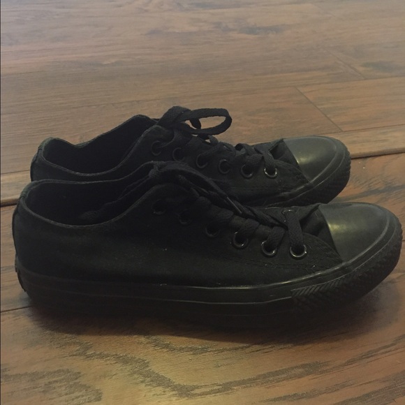 All black low top Converse - Picture 2 of 3