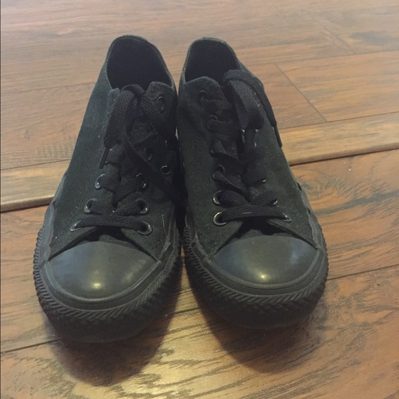All black low top Converse - Picture 3 of 3