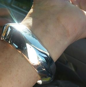 BRIGHT N' SHINY SILVER COLORED BRACLET NWOT