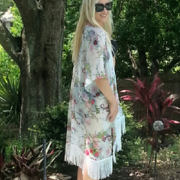 Beautiful white flowery bathing suit cover up - Picture 3 of 4