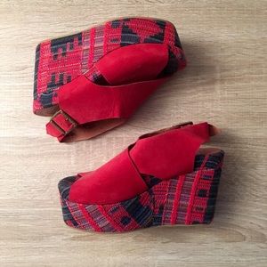 LAST CALL Jeffrey Campbell Pisa Suede Platform