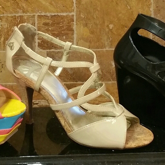 Shoe - Picture 2 of 2