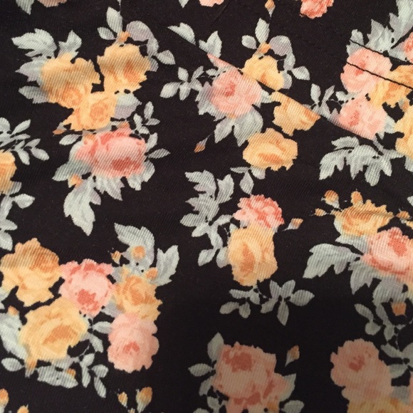 Shorts - Picture 2 of 3