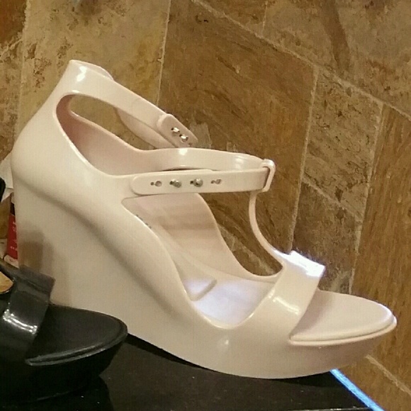 Shoe - Picture 2 of 2