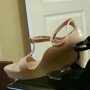 Shoe