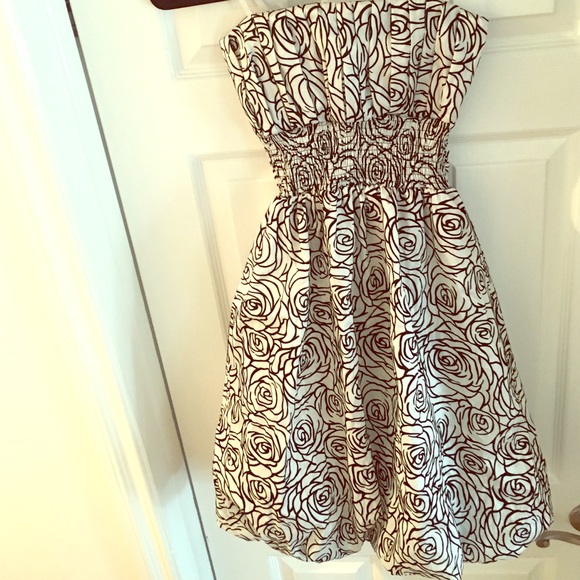 ☀️SALE☀️VELVET Rose Black & White Dress ❤️