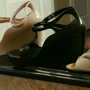Shoe