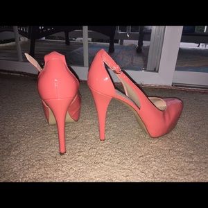 Guess Coral Colored Ankle Strap Pumps