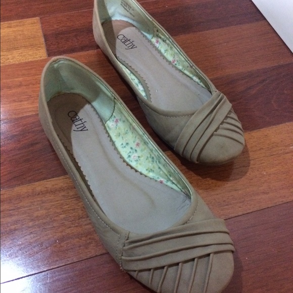 Cathy Jean Taupe Ruffle Flats