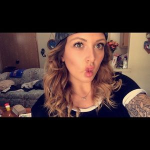 Meet your Posher, Emylee