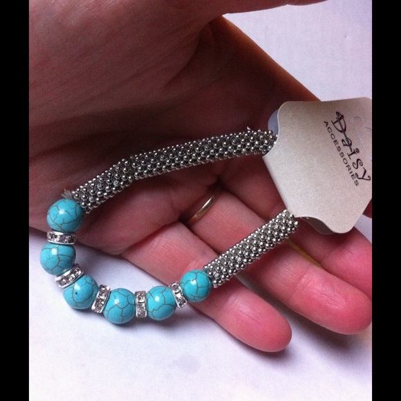Silver tone  chain and faux turquoise bracelet. - Picture 2 of 4