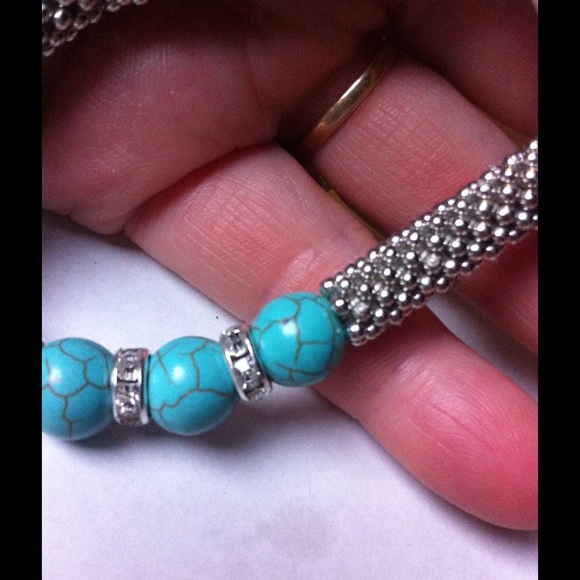 Silver tone  chain and faux turquoise bracelet. - Picture 4 of 4