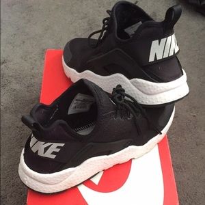 Women's Nike huarache run ultra