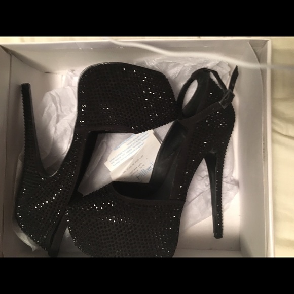 STEVE MADDEN FULL RHINESTONE PUMPS💋