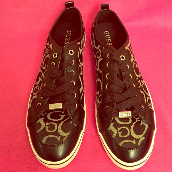🎉HP🎉 ONLY 1 SIZE 10 LEFT! Guess Sneakers - Picture 1 of 4