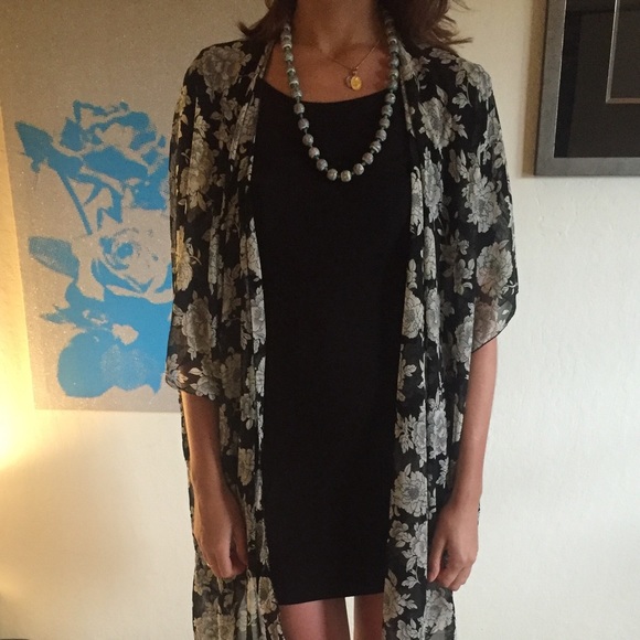 Brandy Melville flowered kimono (1 size fits all)