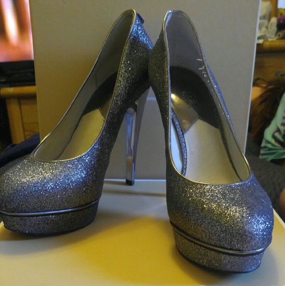 Pumps - Picture 1 of 4