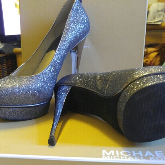 Pumps - Picture 2 of 4