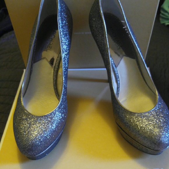 Pumps - Picture 3 of 4