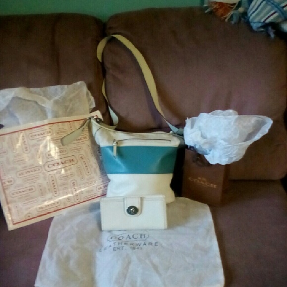 Coach leather white and blue bucketpurse andwallet