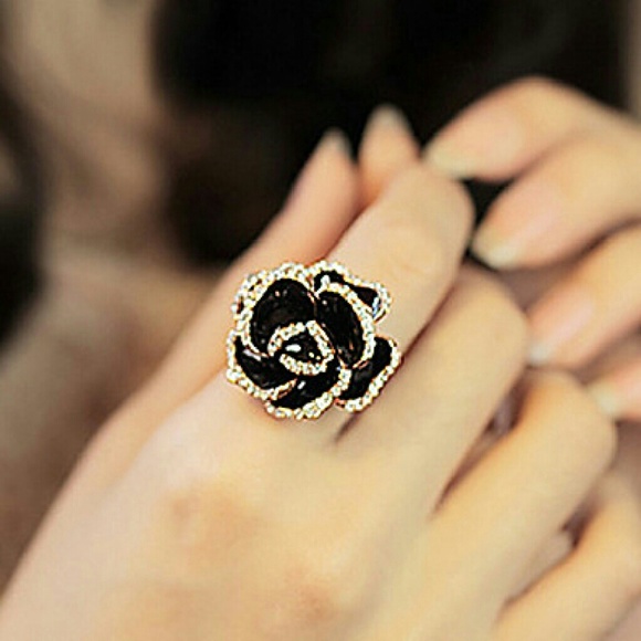 All Sold Out!! - Lovely Floral Ring - Picture 2 of 3