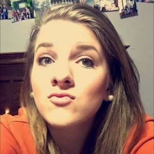 Meet your Posher, Chloe