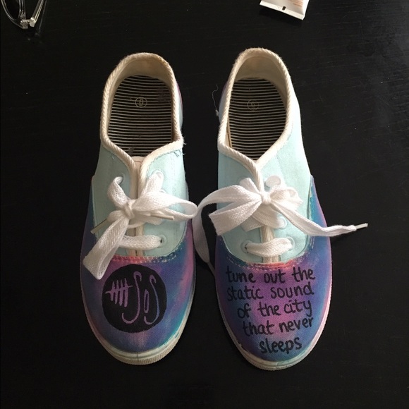 Hand painted 5SOS keds