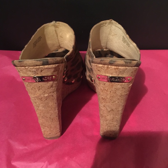 Michael Kors Cheetah print wedge - Picture 3 of 4